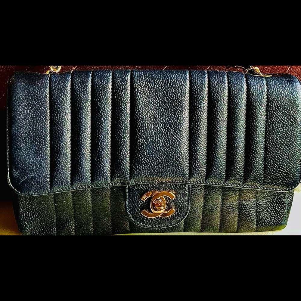 Vintage CHANEL Pebble Caviar Black Shoulder Bag